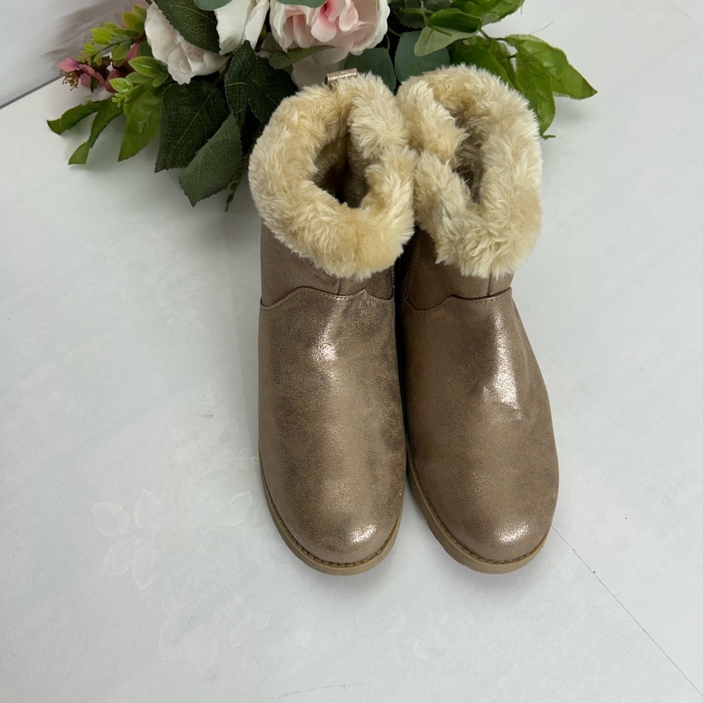 Women’s Metallic Taupe Faux-Fur Lined Ankle Boots